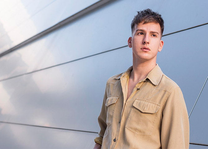 Declutter Your Wardrobe And Define Your Minimalist Look